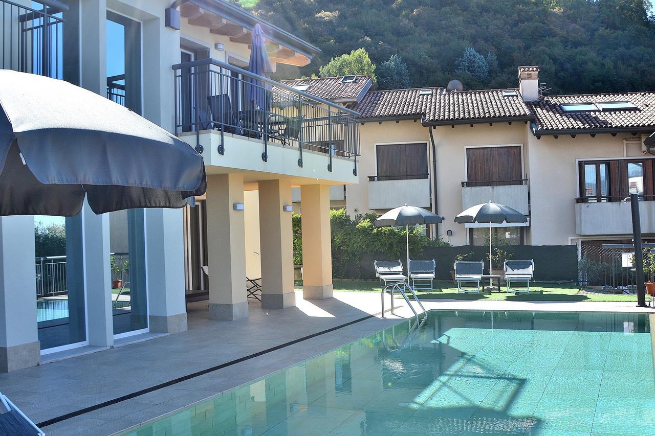 South Apartment With Pool Torri Del Benaco Exterior photo